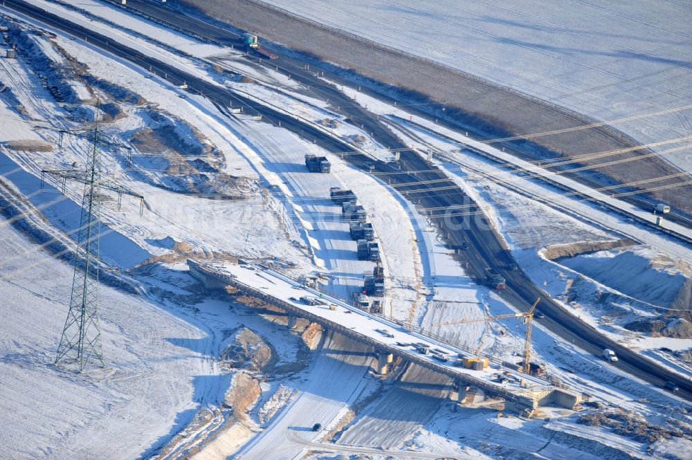 Luftaufnahme SCHWANEBECK - Winterlich verschneite Baustelle Autobahndreieck / interchange Schwanebeck, auch Autobahndreieck Kreuz Barnim genannt