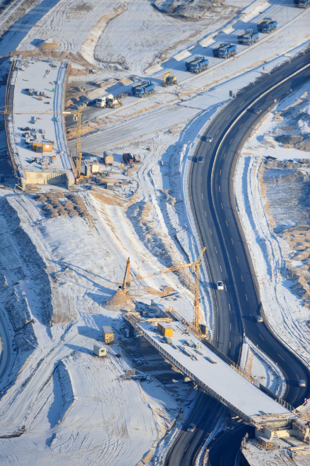 Luftbild SCHWANEBECK - Winterlich verschneite Baustelle Autobahndreieck / interchange Schwanebeck, auch Autobahndreieck Kreuz Barnim genannt