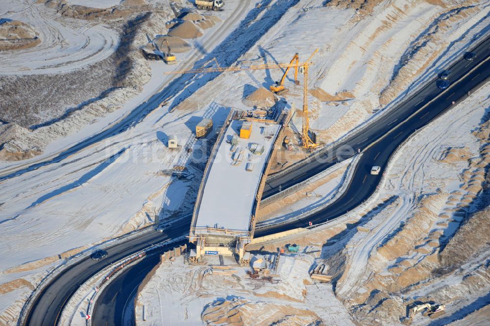 SCHWANEBECK aus der Vogelperspektive: Winterlich verschneite Baustelle Autobahndreieck / interchange Schwanebeck, auch Autobahndreieck Kreuz Barnim genannt