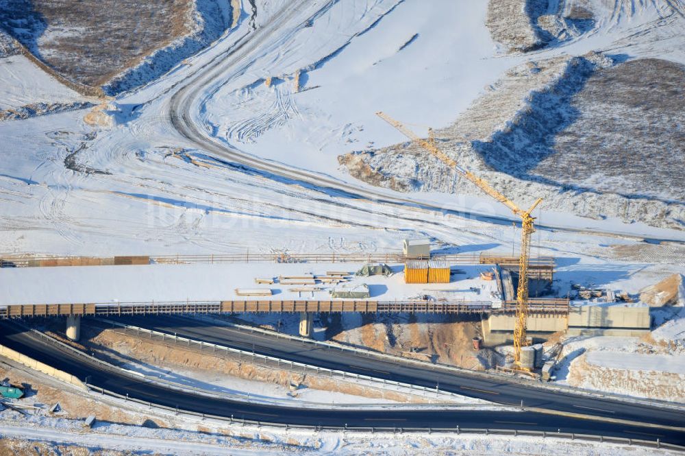 SCHWANEBECK aus der Vogelperspektive: Winterlich verschneite Baustelle Autobahndreieck / interchange Schwanebeck, auch Autobahndreieck Kreuz Barnim genannt