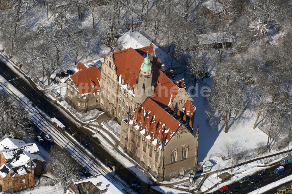 Luftaufnahme Berlin - Winterlich verschneite BEST-Sabel-Oberschule in Berlin-Köpenick