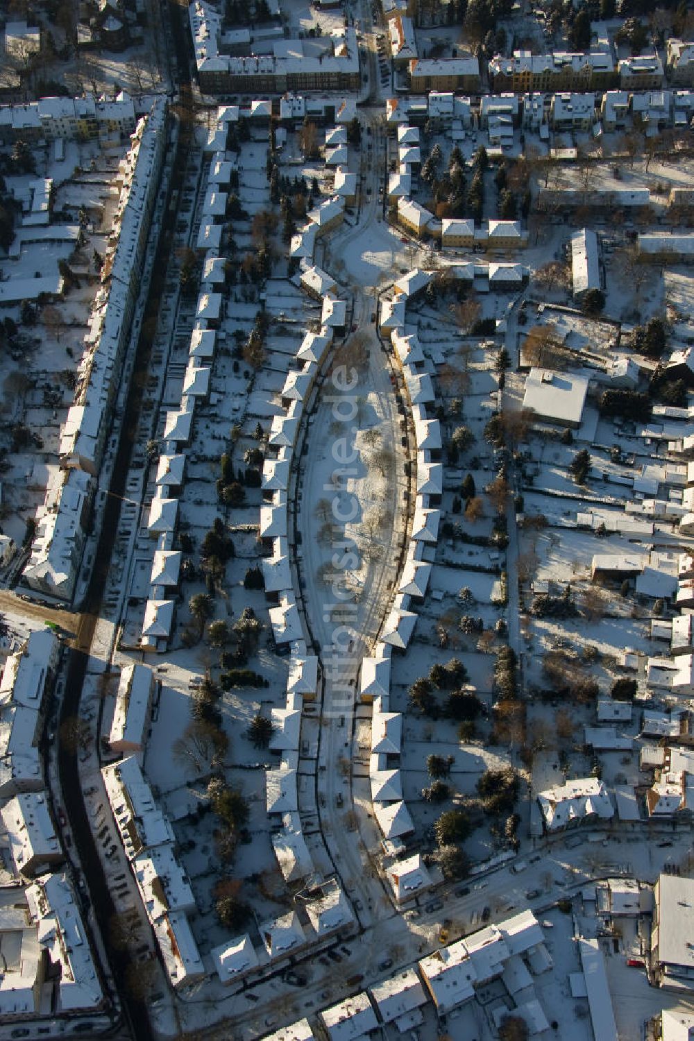 Luftaufnahme Mülheim - Winterlich verschneite Broich-Saliersiedlung in Mülheim, Nordrhein-Westfalen