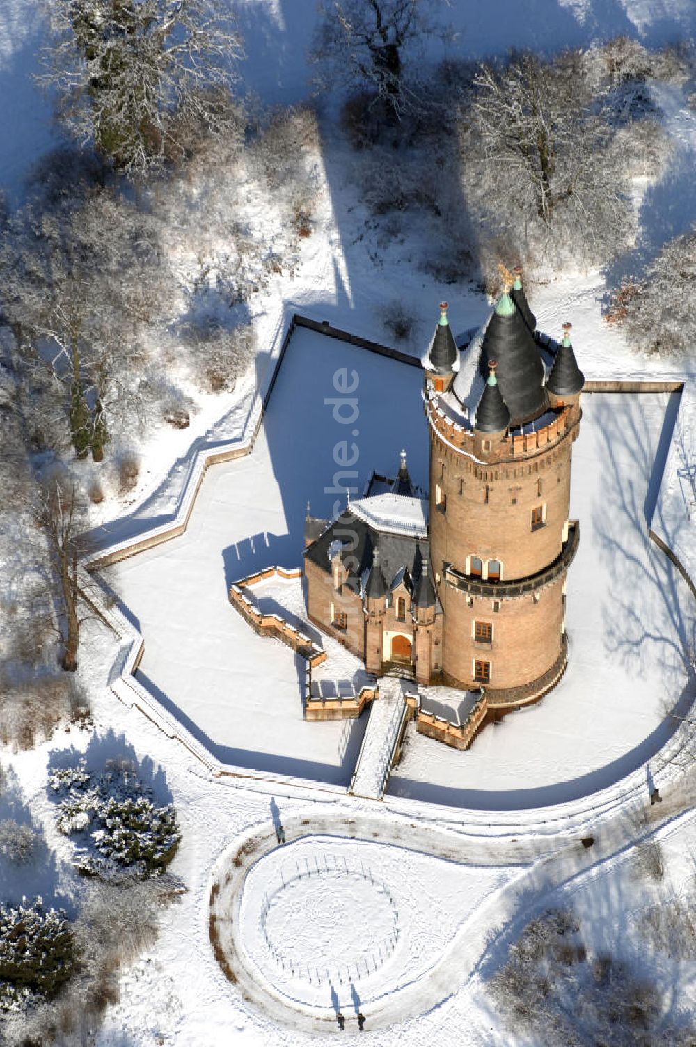 Luftbild POTSDAM - Winterlich verschneite Flatowturm in Potsdam-Babelsberg