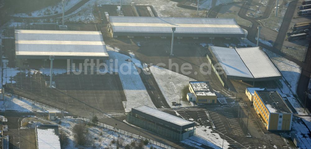 Luftbild MARIENBORN - Winterlich verschneite Gedenkstätte Deutsche Teilung Marienborn