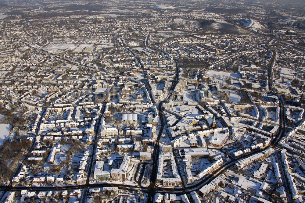 Luftbild Bottrop - Winterlich verschneite Innenstadt von Bottrop in Nordrhein-Westfalen