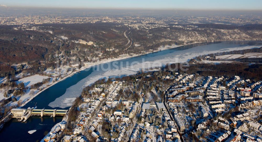 Essen - Werden aus der Vogelperspektive: Winterlich verschneite Schleuse Essen-Werden am Baldeneysee