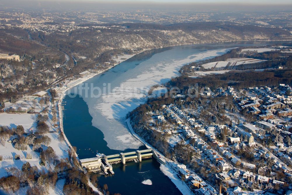 Luftaufnahme Essen - Werden - Winterlich verschneite Schleuse Essen-Werden am Baldeneysee