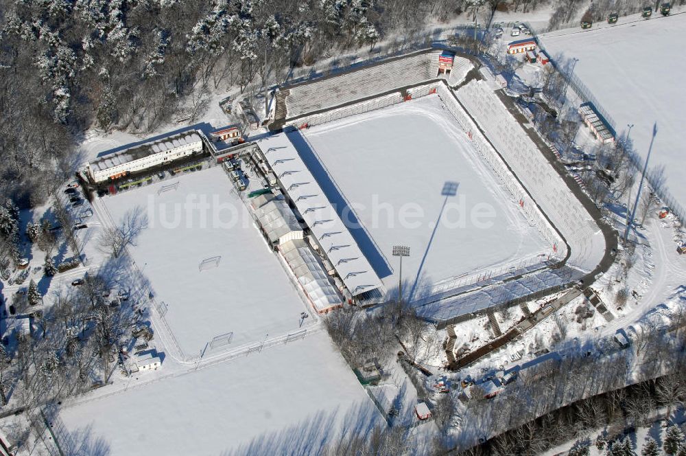 Luftbild Berlin - Winterlich verschneite Stadion Alte Försterei in Berlin-Köpenick