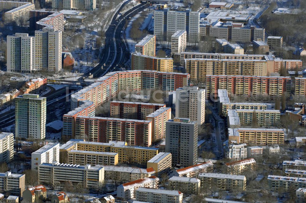 Berlin von oben - Winterlich verschneite Stadtansicht von Berlin