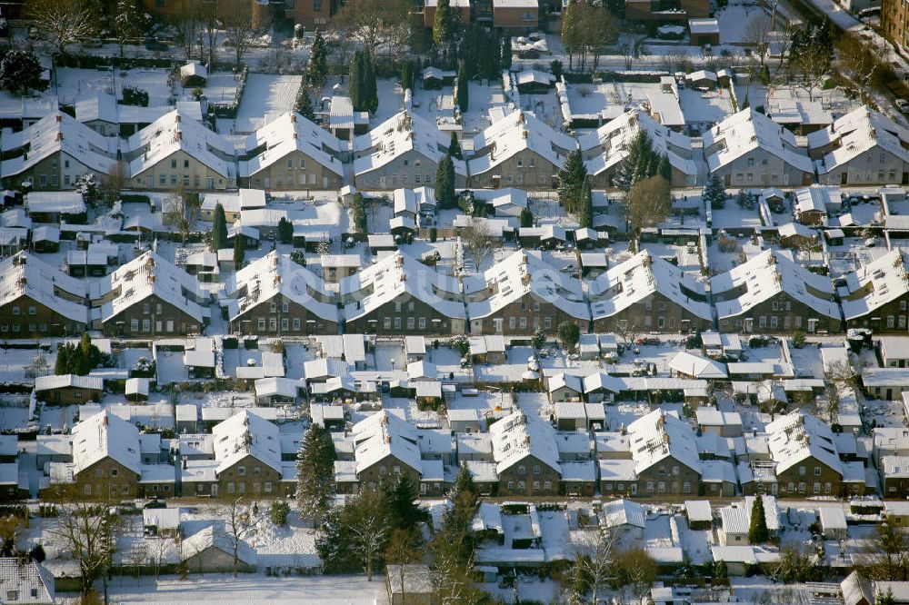 GELSENKIRCHEN - HEßLER von oben - Winterlich verschneite Zechensiedlung Klappheckenhof im Gelsenkirchener Stadtteil Heßler