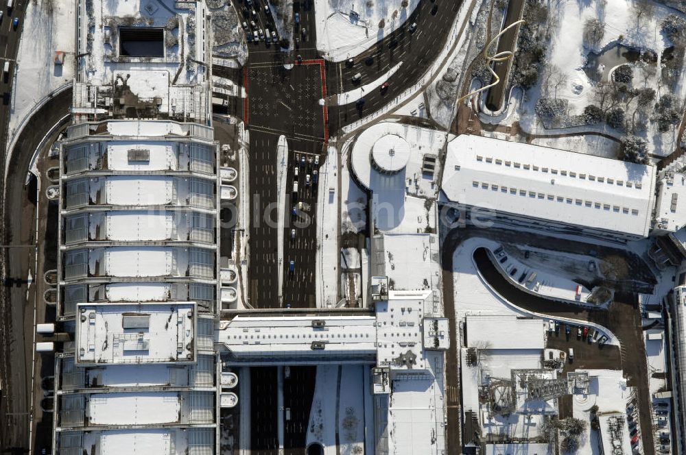 Luftbild Berlin - winterlich verschneiten Funkturm am Messegelände mit dem Internationale Congress Centrum Berlin (ICC Berlin)