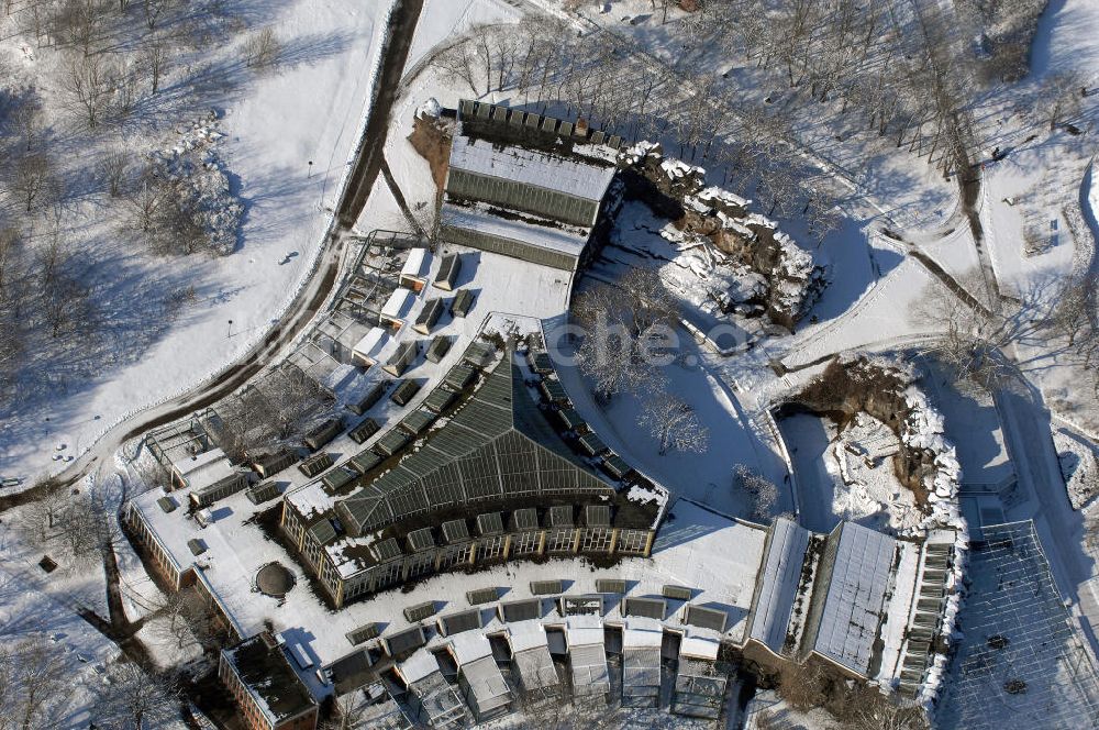 Luftbild Berlin - Winterlich verschneiten Tierpark Berlin