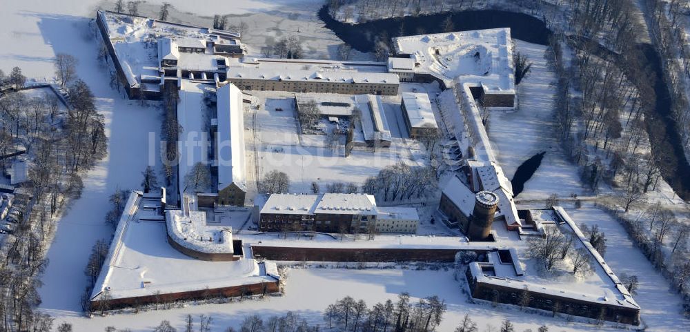 Berlin von oben - Winterlich verschneiter Blick auf die Spandauer Zitadelle in Berlin Spandau