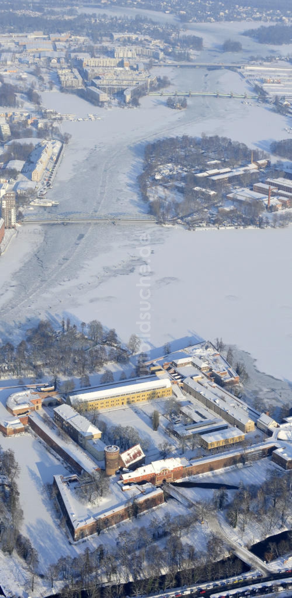 Berlin von oben - Winterlich verschneiter Blick auf die Spandauer Zitadelle in Berlin Spandau