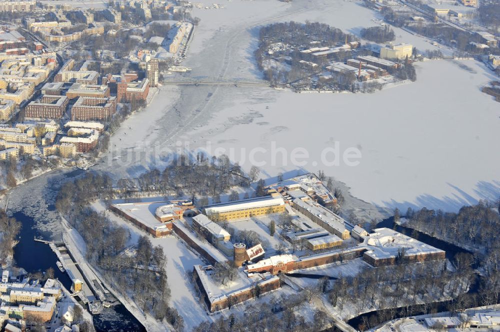 Berlin von oben - Winterlich verschneiter Blick auf die Spandauer Zitadelle in Berlin Spandau