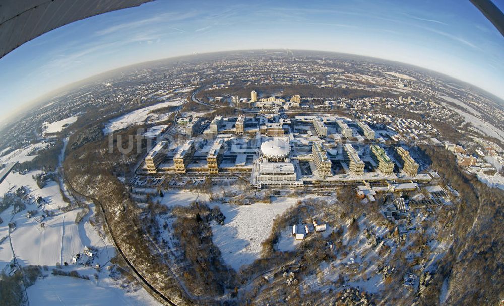 Luftaufnahme Bochum - Winterlich verschneiter Campus der RUB Ruhr-Universität Bochum