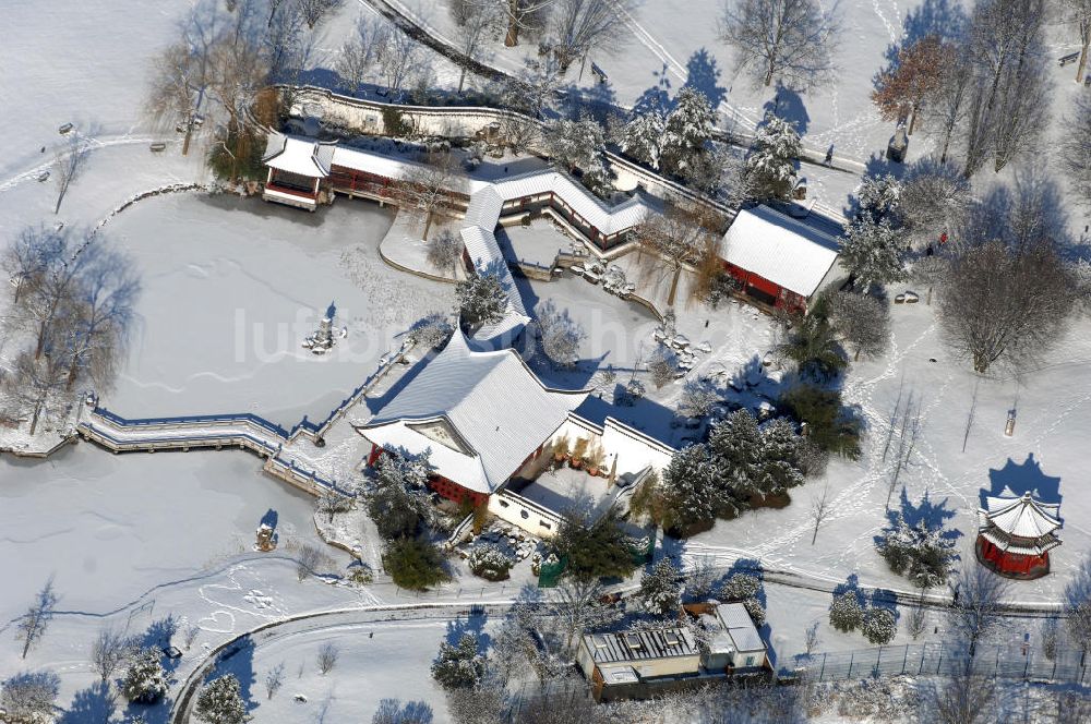 Luftbild Berlin - winterlich verschneiter Erholungspark Marzahn