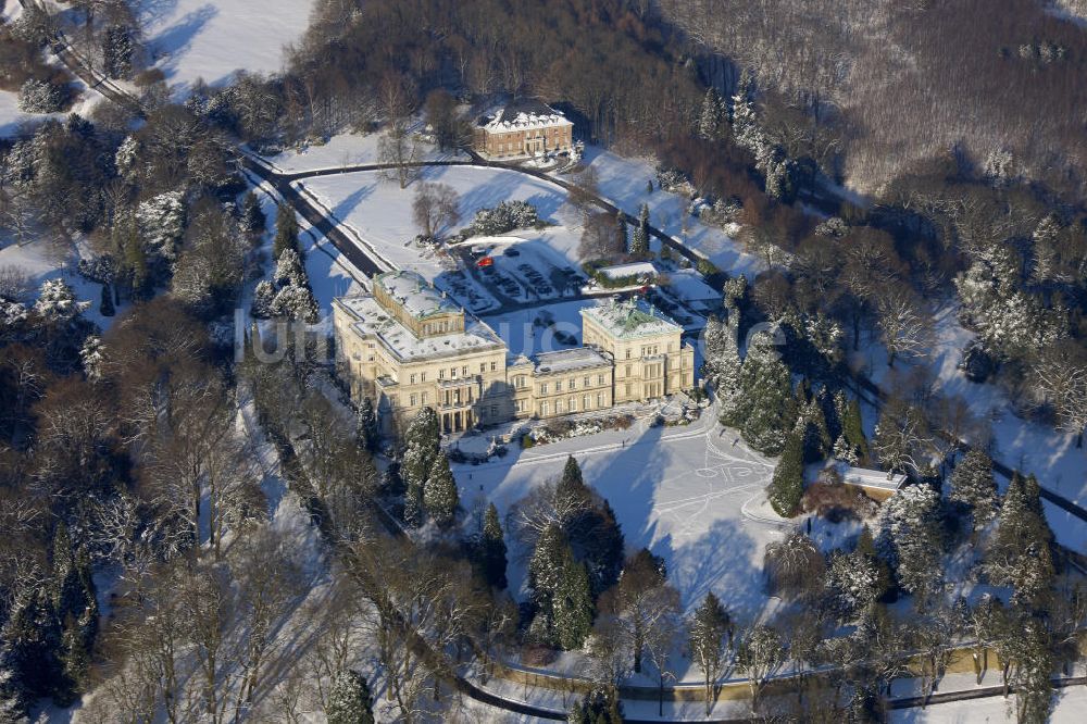 Essen - Bredeney von oben - Winterlich verschneiter Park der Villa Hügel