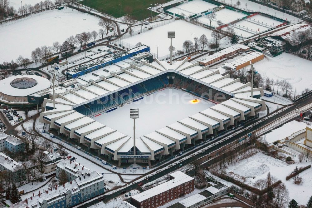 Bochum von oben - Winterlich verschneites Gelände des Rewirpowerstadion in Bochum im Bundesland Nordrhein-Westfalen