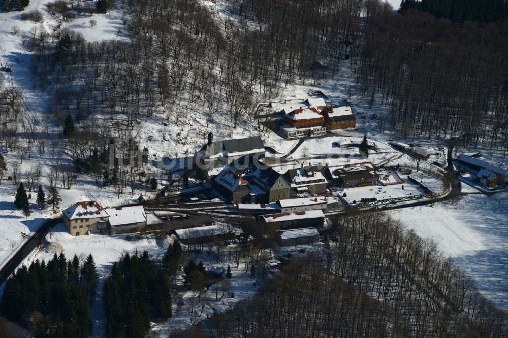 Bischofsheim von oben - Winterlich verschneites Kloster Kreuzberg in Bischofsheim im Bundesland Bayern