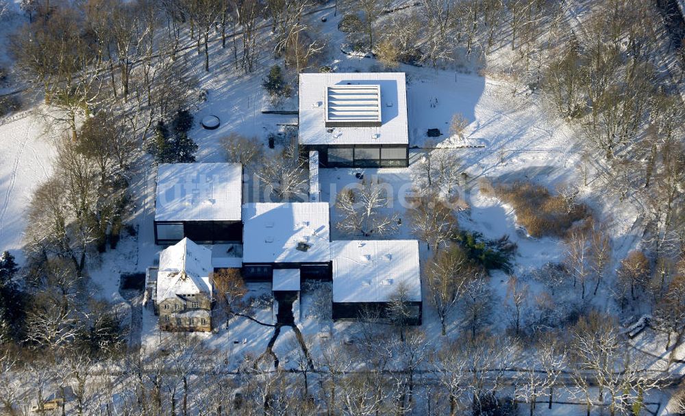 Luftbild Bottrop - Winterlich verschneites Museumszentrum Quadrat in Bottrop, Nordrhein-Westfalen