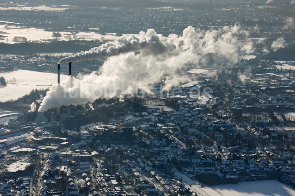 Datteln aus der Vogelperspektive: Winterlich verschneites Steinkohlekraftwerk Datteln der E.ON Kraftwerke GmbH in Datteln, Nordrhein-Westfalen