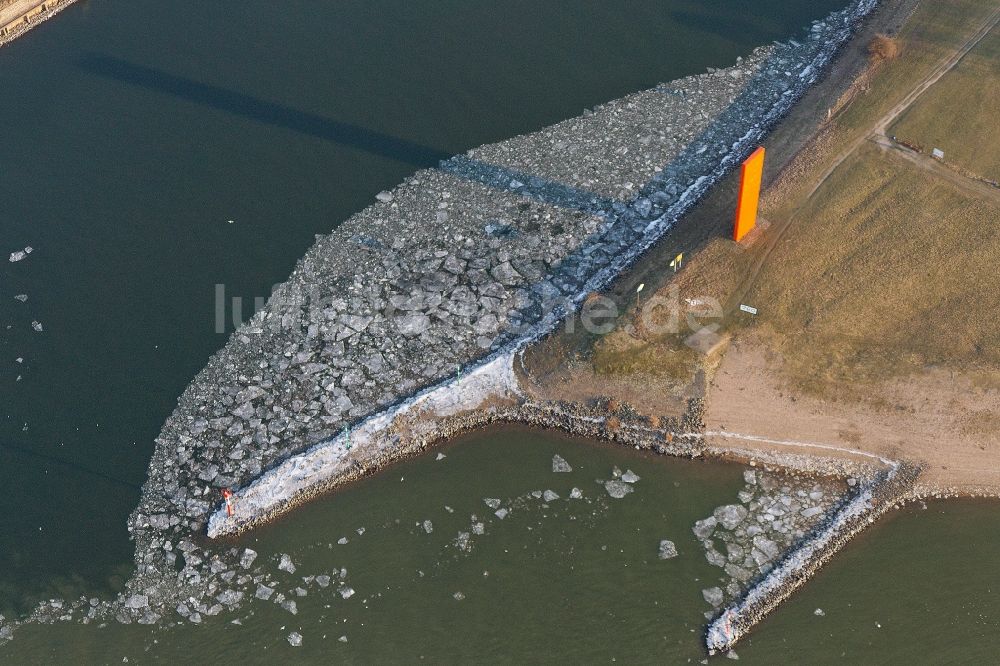 Duisburg aus der Vogelperspektive: Winterliche Ruhrmündung in Duisburg im Bundesland Nordrhein-Westfalen