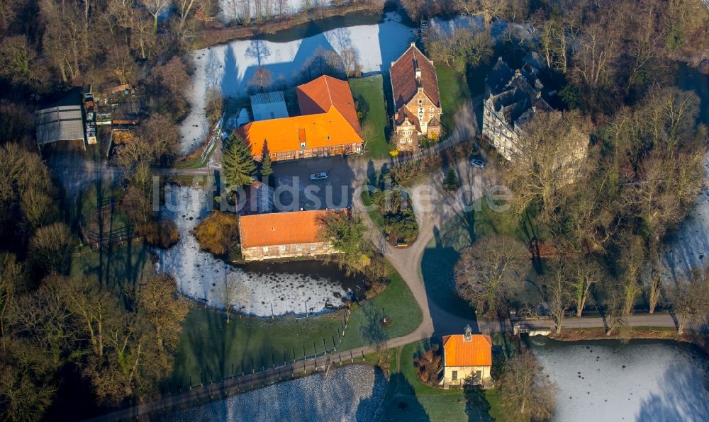 Hamm aus der Vogelperspektive: Winterlicher Gebäudekomplex von Haus Ermelinghof im Stadtbezirk Bockum-Hövel in Hamm im Bundesland Nordrhein-Westfalen