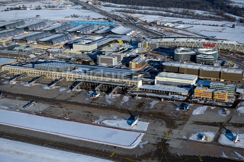 Luftaufnahme Leinfelden-Echterdingen - Winterluftbild Abfertigungs ...