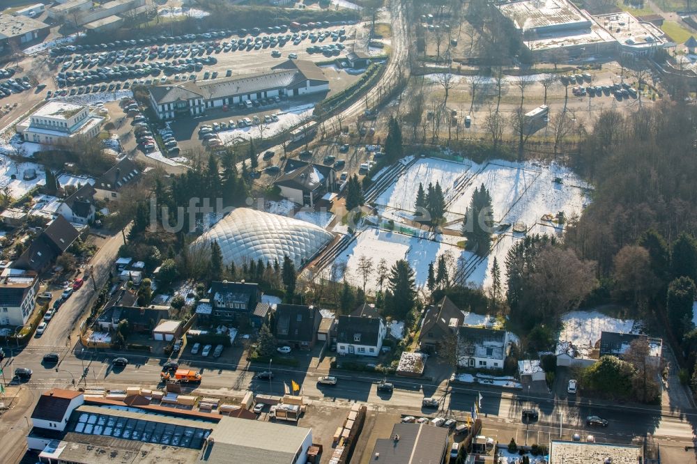 Luftaufnahme Heiligenhaus - Winterluftbild Abrißarbeiten auf dem Gelände der Industrie- Ruine des insolventen Heiligenhauser Traditionsbetriebes Hitzbleck in Heiligenhaus im Bundesland Nordrhein-Westfalen