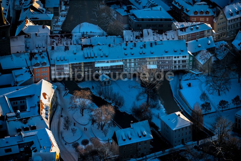 Luftaufnahme Erfurt - Winterluftbild Altbau- Brückenkomplex Krämerbrücke Erfurt über die Gera im Ortsteil Altstadt in Erfurt im Bundesland Thüringen, Deutschland