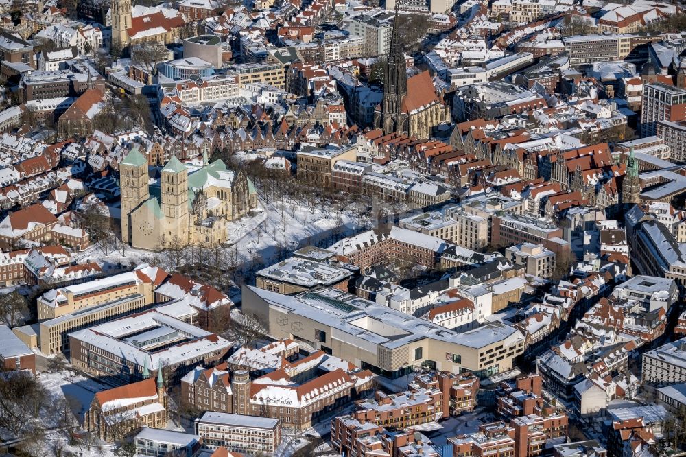 Luftaufnahme Münster - Winterluftbild Altstadtbereich und Innenstadtzentrum in Münster im Bundesland Nordrhein-Westfalen, Deutschland