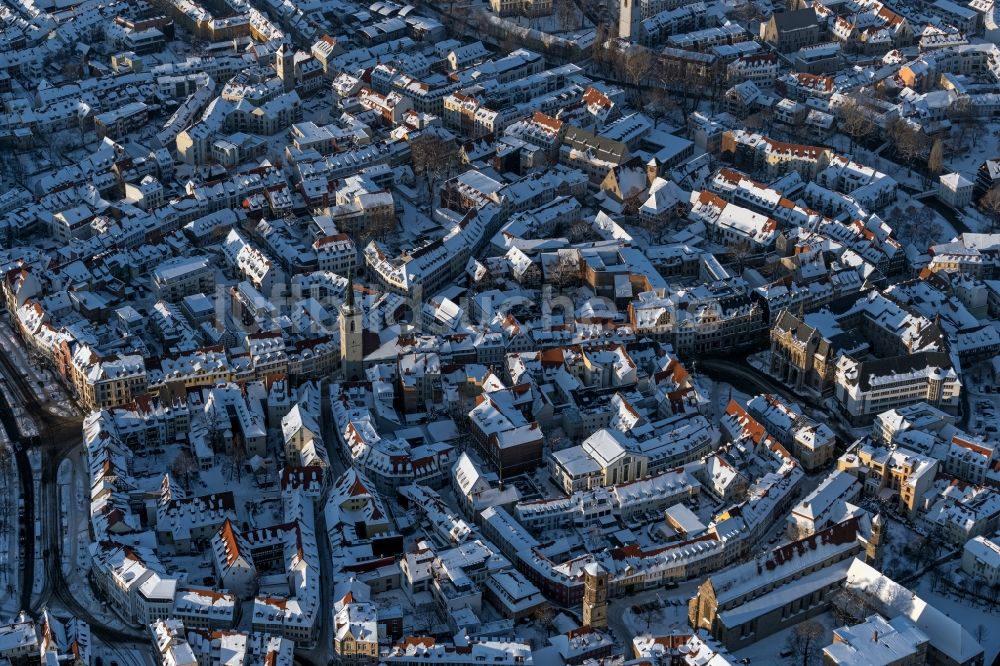 Erfurt aus der Vogelperspektive: Winterluftbild Altstadtbereich und Innenstadtzentrum im Ortsteil Zentrum in Erfurt im Bundesland Thüringen, Deutschland