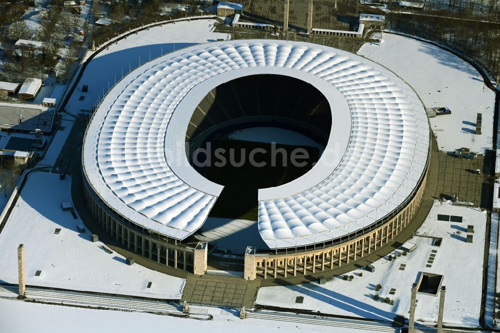 Luftaufnahme Berlin - Winterluftbild Arena des Stadion Olympiastadion in Berlin