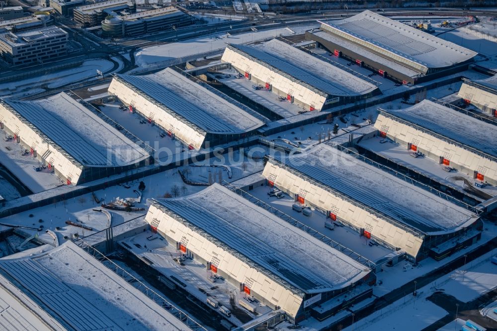 Luftaufnahme Leinfelden-Echterdingen - Winterluftbild Ausstellungsgelände und Messehallen der Messe in Stuttgart im Bundesland Baden-Württemberg, Deutschland