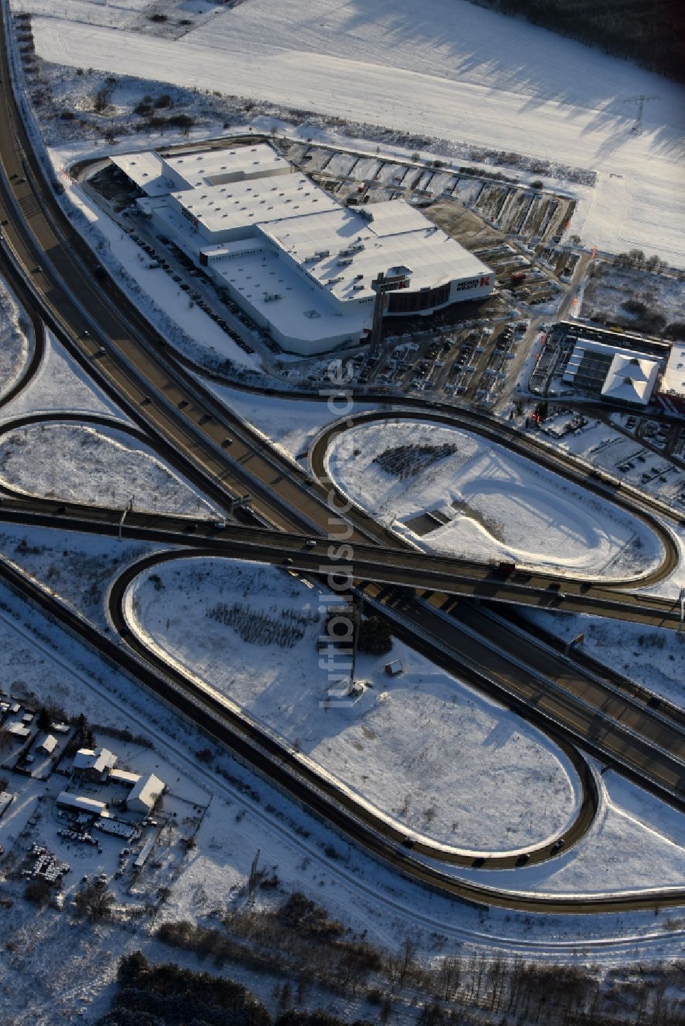 Luftbild Fredersdorf-Vogelsdorf - Winterluftbild Autobahn- Abfahrt der BAB A10 - Bundesstraße B1 im Ortsteil Fredersdorf in Fredersdorf-Vogelsdorf im Bundesland Brandenburg