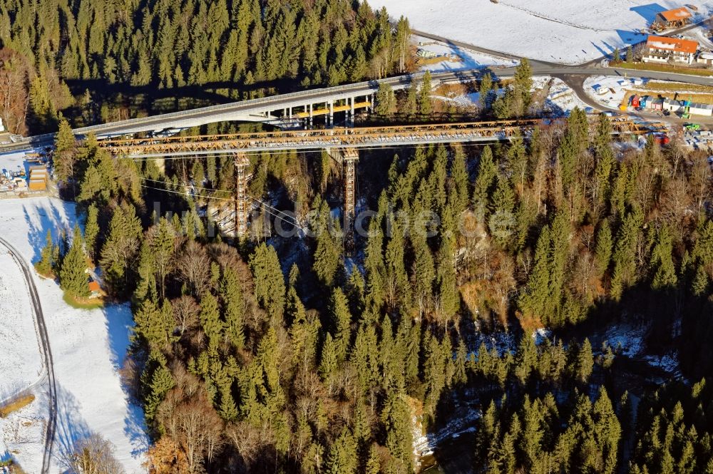 Luftaufnahme Rottenbruch - Winterluftbild Bauarbeiten an der Behelfsbrücke neben der Echelsbacher Brücke zwischen Rottenbuch und Bad Bayersoien im Bundesland Bayern