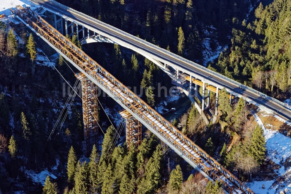 Luftaufnahme Rottenbruch - Winterluftbild Bauarbeiten an der Behelfsbrücke neben der Echelsbacher Brücke zwischen Rottenbuch und Bad Bayersoien im Bundesland Bayern