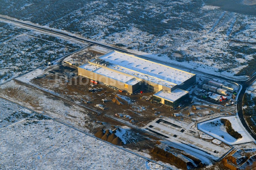 Schwerin von oben - Winterluftbild Baustelle Werksgelände der Ypsomed Produktion GmbH in Schwerin im Bundesland Mecklenburg-Vorpommern, Deutschland