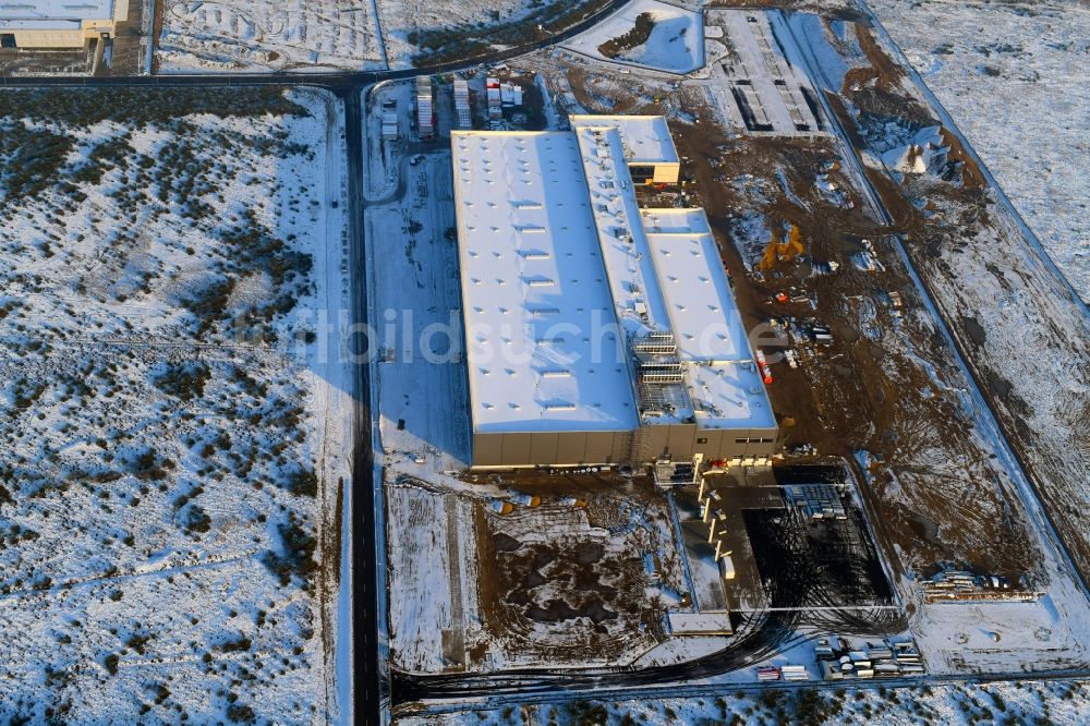 Luftaufnahme Schwerin - Winterluftbild Baustelle Werksgelände der Ypsomed Produktion GmbH in Schwerin im Bundesland Mecklenburg-Vorpommern, Deutschland