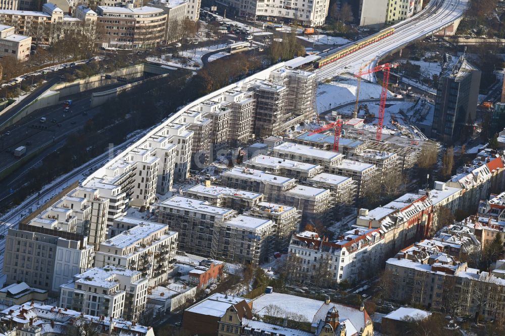Luftaufnahme Berlin - Winterluftbild Baustelle Wohnanlage Friedenauer Höhe im Ortsteil Wilmersdorf in Berlin, Deutschland