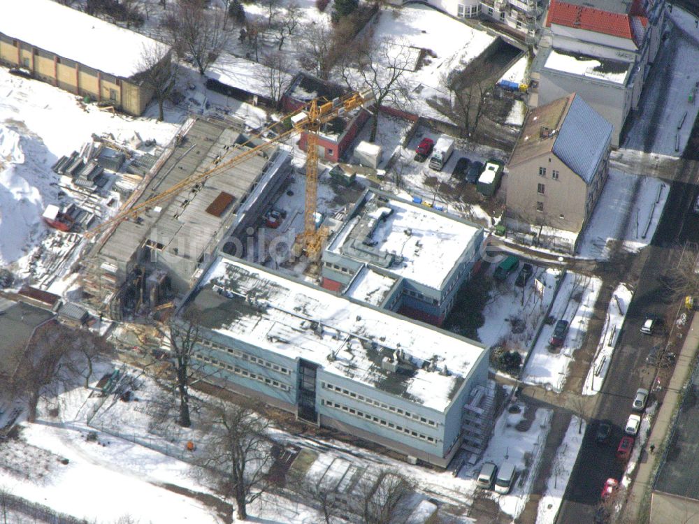 Berlin aus der Vogelperspektive: Winterluftbild Baustelle zum Neubau eines Forschungs- Gebäudes und Bürokomplex Leibniz-Institut für Zoo- und Wildtierforschung (IZW) in Berlin, Deutschland