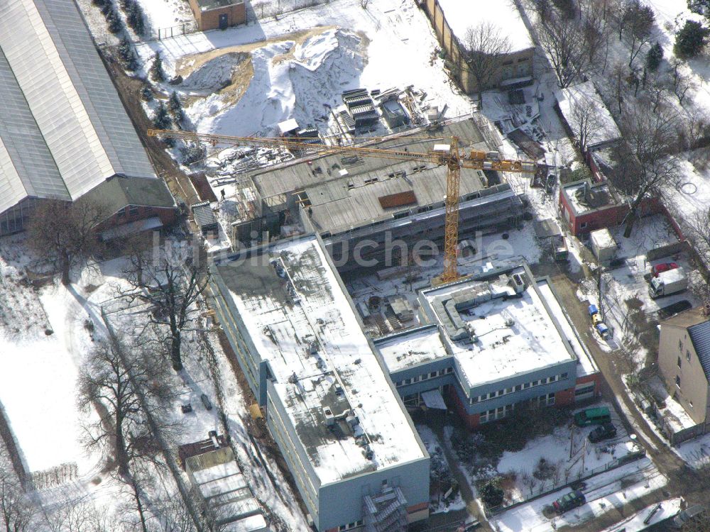 Luftbild Berlin - Winterluftbild Baustelle zum Neubau eines Forschungs- Gebäudes und Bürokomplex Leibniz-Institut für Zoo- und Wildtierforschung (IZW) in Berlin, Deutschland