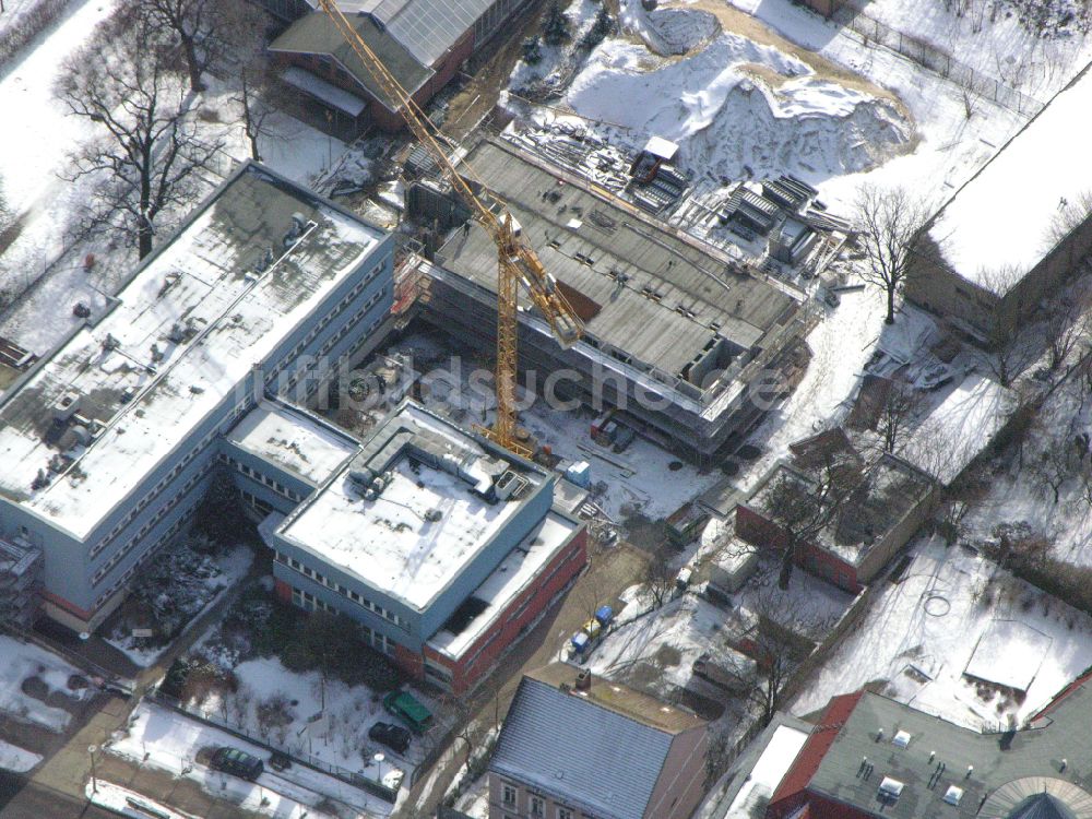 Berlin von oben - Winterluftbild Baustelle zum Neubau eines Forschungs- Gebäudes und Bürokomplex Leibniz-Institut für Zoo- und Wildtierforschung (IZW) in Berlin, Deutschland