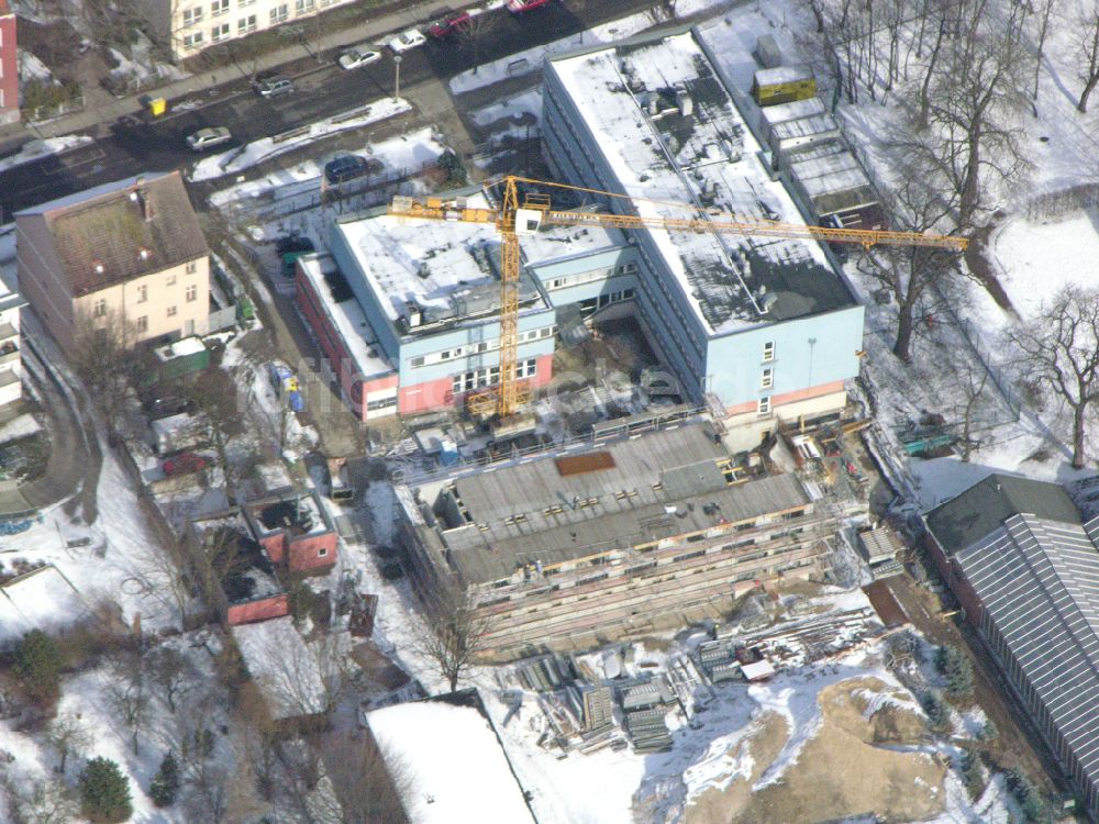 Berlin von oben - Winterluftbild Baustelle zum Neubau eines Forschungs- Gebäudes und Bürokomplex Leibniz-Institut für Zoo- und Wildtierforschung (IZW) in Berlin, Deutschland