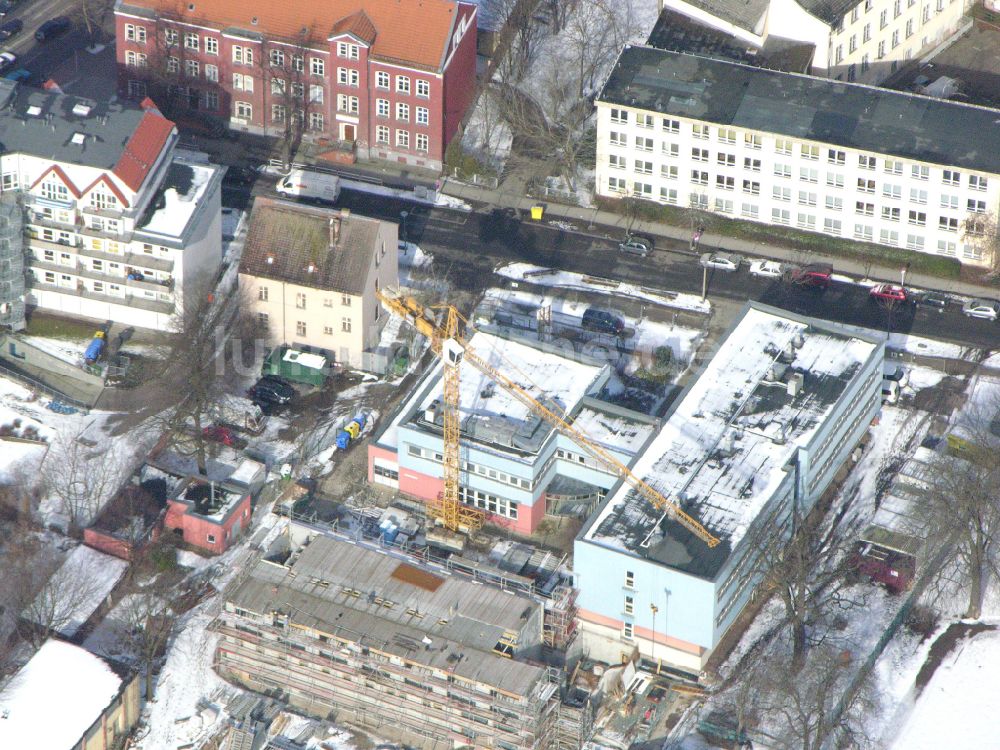 Luftbild Berlin - Winterluftbild Baustelle zum Neubau eines Forschungs- Gebäudes und Bürokomplex Leibniz-Institut für Zoo- und Wildtierforschung (IZW) in Berlin, Deutschland