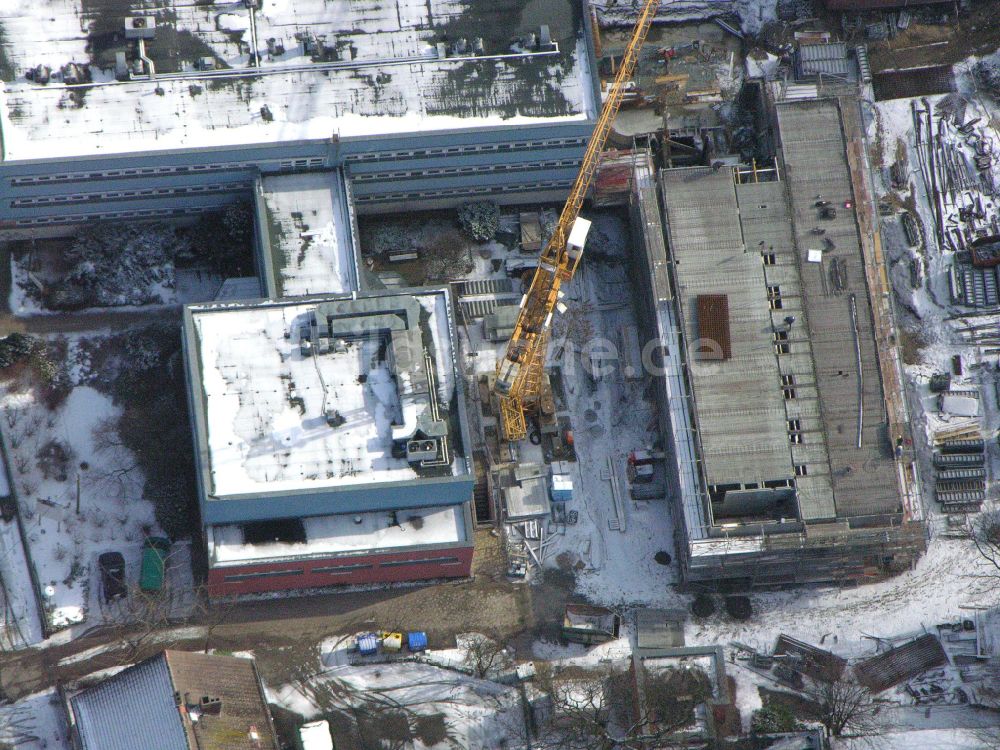 Berlin von oben - Winterluftbild Baustelle zum Neubau eines Forschungs- Gebäudes und Bürokomplex Leibniz-Institut für Zoo- und Wildtierforschung (IZW) in Berlin, Deutschland