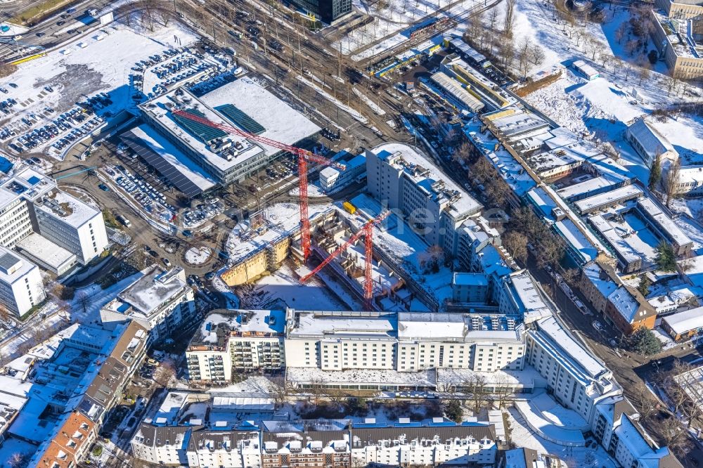 Luftaufnahme Düsseldorf - Winterluftbild Baustelle zum Neubau des Hochhaus- Gebäudekomplexes des UpperNord Tower in Düsseldorf im Bundesland Nordrhein-Westfalen, Deutschland