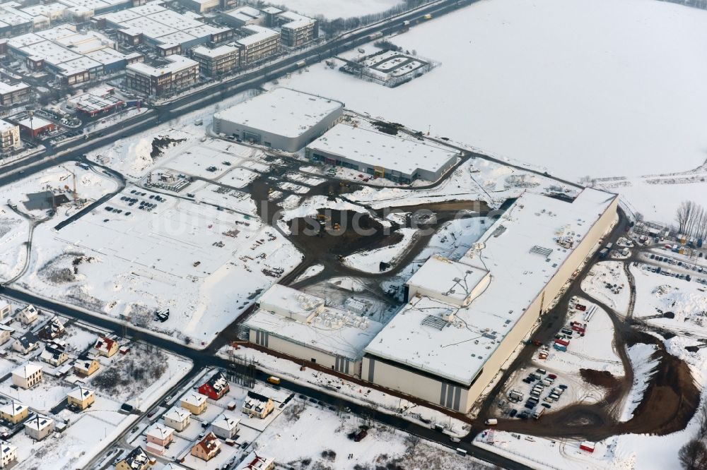 Luftaufnahme Berlin - Winterluftbild Baustelle zum Neubau eines Möbelhauses der Porta-Gruppe in Mahlsdorf in Berlin