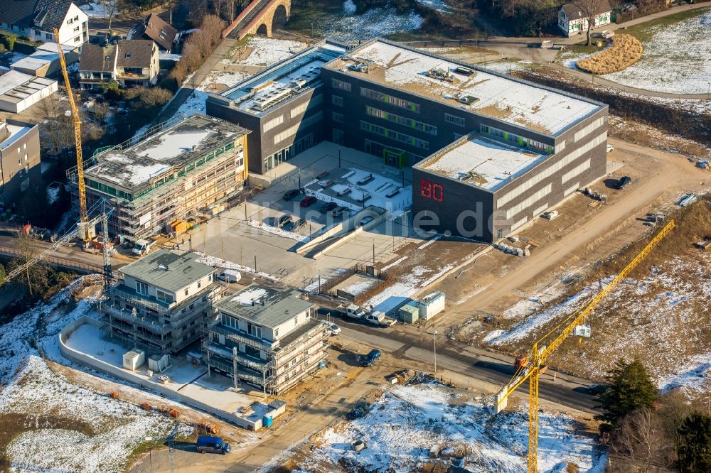 Heiligenhaus aus der Vogelperspektive: Winterluftbild Baustelle zum Neubau einer Mehrfamilienhaus-Wohnanlage Grüner Campus an der Kettwiger Straße in Heiligenhaus im Bundesland Nordrhein-Westfalen